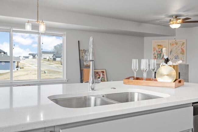 Photo - 921 Aiden St