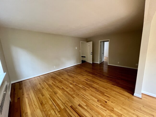 Building Photo - 2169 NW Irving St Unit #10