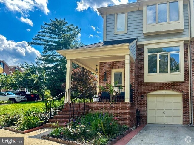 Building Photo - 120 E Colonial Dr Rental