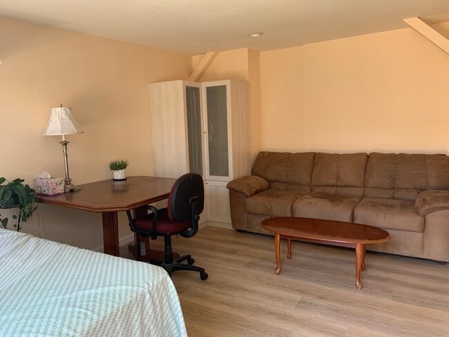 285 Roswell Dr Unit 4