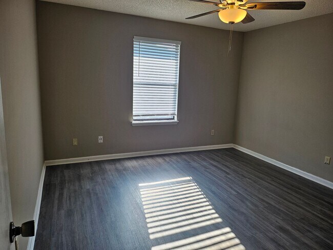 Photo - $1150 - 2/2 - Jefferson Square has received a new fresh look.