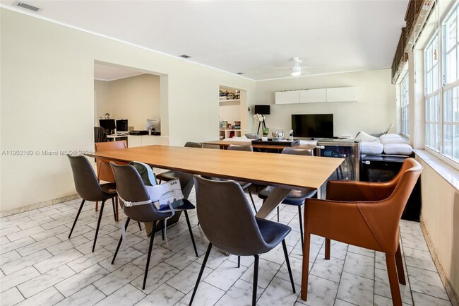 Building Photo - 600 SW 25th Rd