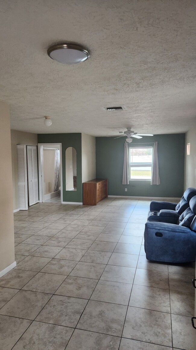 Photo - 549 SW Fredrica St Unit 549