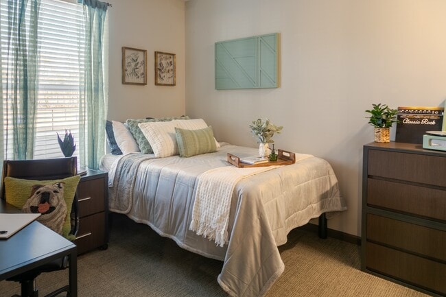 Photo - College View