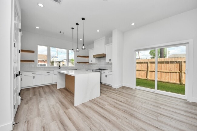 Photo - 1818 West St