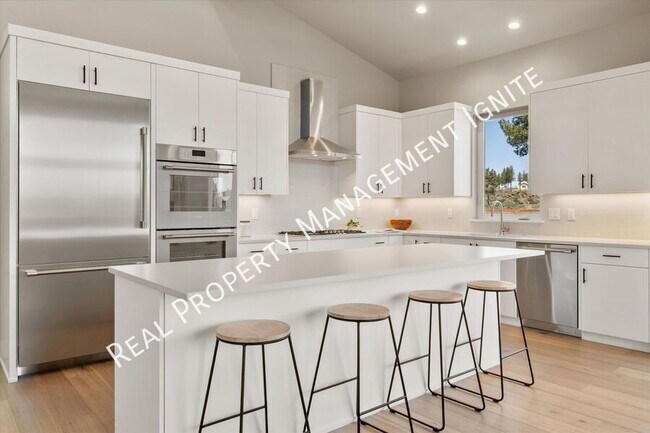 Photo - 3154 NW Strickland Wy House