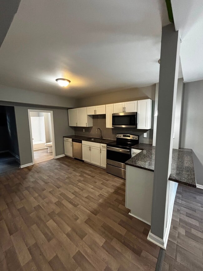 27 N Lake Ave Unit 2