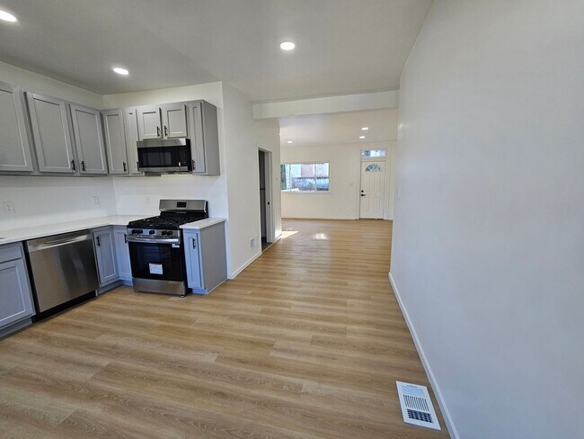 Photo - Fully Rehabbed 3 bedroom 2 bathroom house ...