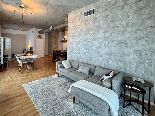 Building Photo - 10 SW South River Dr Unit 1603