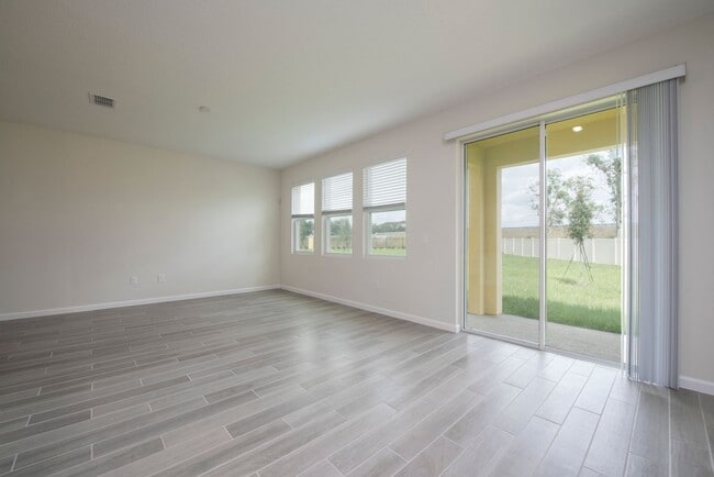 Photo - TOWNHOUSE 3 Bedrooms 2.5 Baths