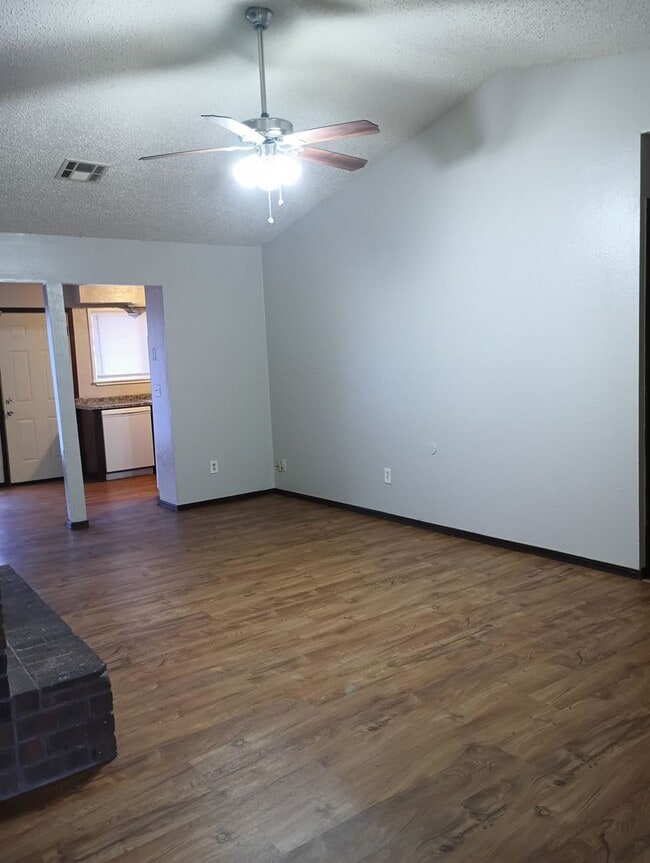 Photo - 3 bed, 2 bath - Carl Albert Schools!