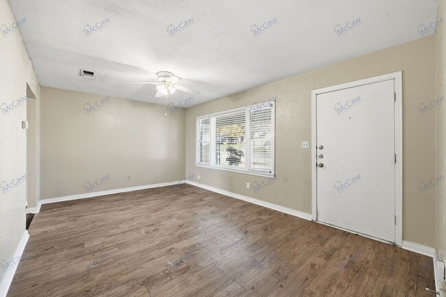 Photo - 208 Westfork Dr