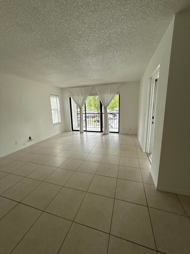 Building Photo - 1010 Green Pine Blvd Unit D2 Rental