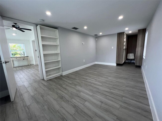 Photo - 2418 Taft St