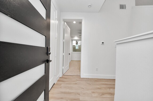 Photo - 3407 Hutchins St