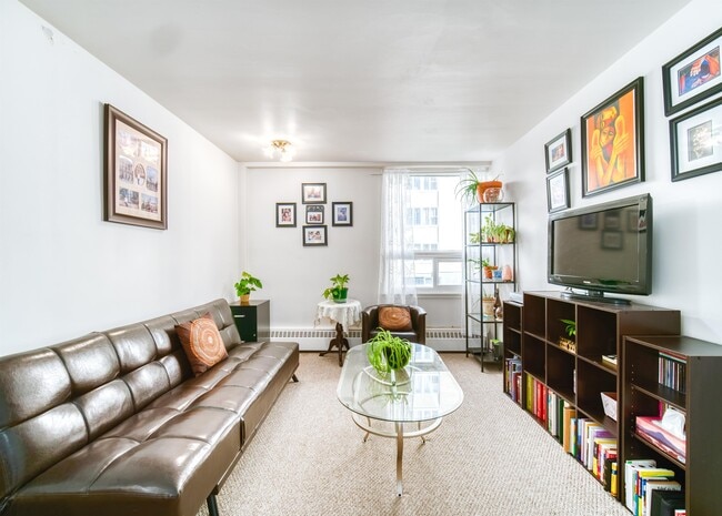 Building Photo - 3025-3025 Olivet St Unit 660