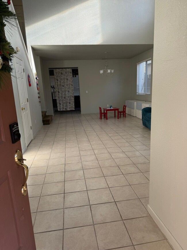 Photo - 1084 Huntly Dr