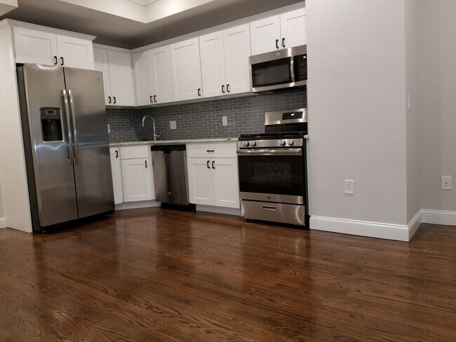 Building Photo - 101 Chelsea St Rental