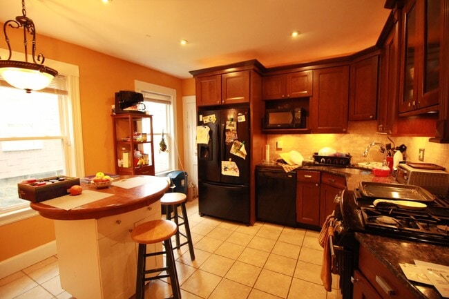 Photo - 12 Becket St