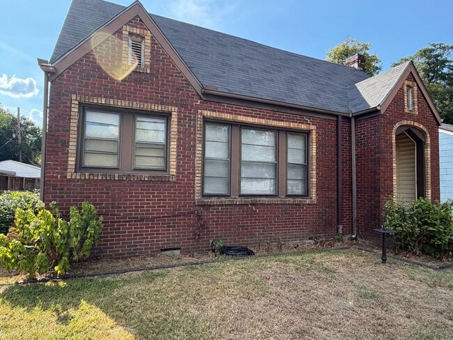 3432 Broadmoor Blvd