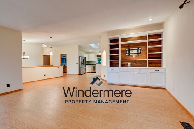 Photo - 3 bedroom 2.5 bath Two Story Home with a View! *Short lease only*