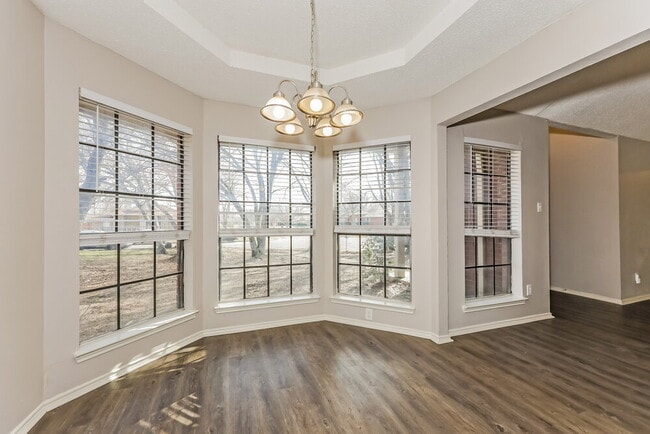 Photo - 2605 Hartford Ln