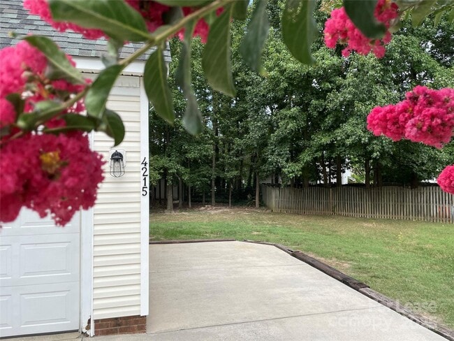 Photo - 4215 Suttle Pl