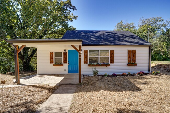 Building Photo - 927 Hulana St