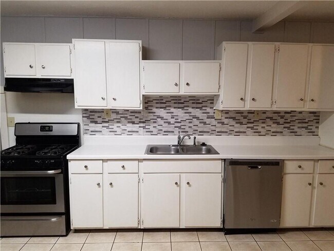 Photo - 4500 Avenue D Unit #B