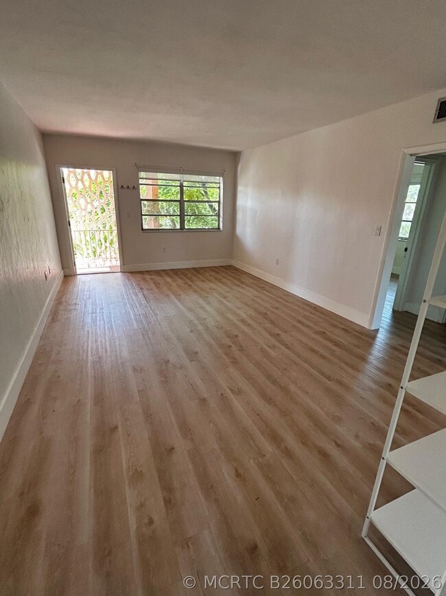 Building Photo - 3591 SW 10th St Unit 12B