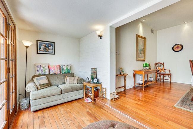 Photo - 107 W Windsor Ave Unit SI ID1545683P