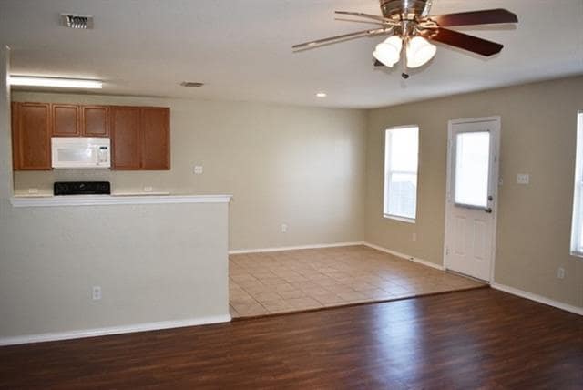Photo - 1421 Queens Brook Ln