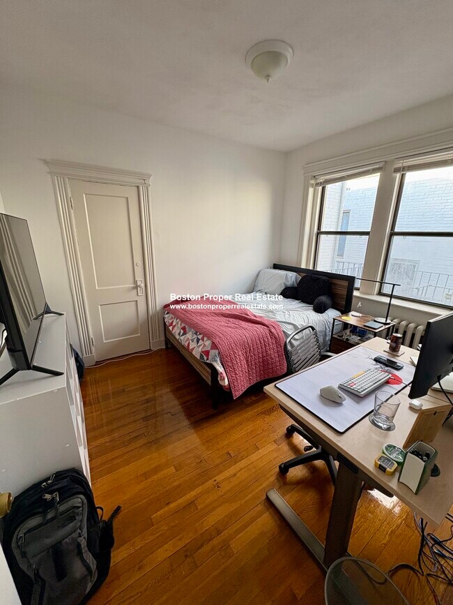 Building Photo - 60 Charlesgate E