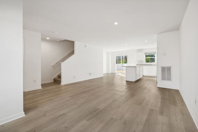 Photo - Light and bright 4 bed/ 2,5 bath with fenced back yard and practical glamour!