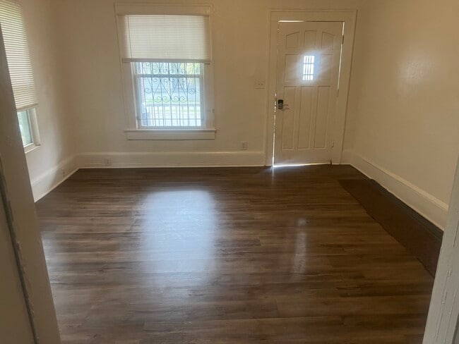 Photo - 1536 W 5th St
