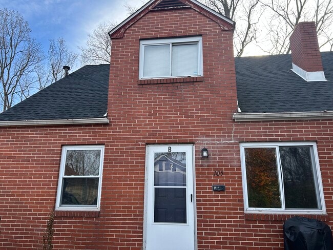 Building Photo - 105 Forest Ave Unit Apt B