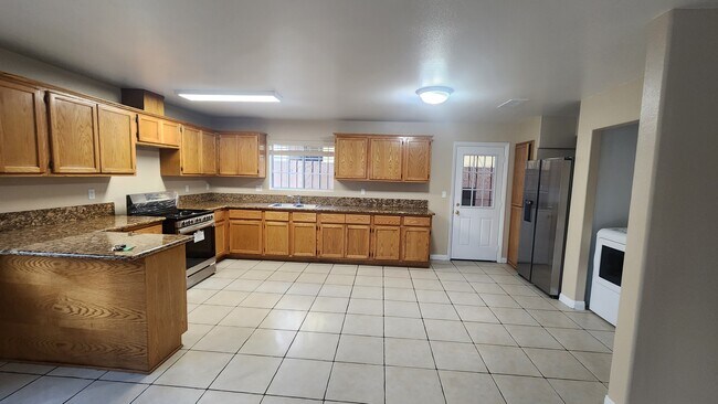 Photo - 1127 W 39th Pl Unidad 1127