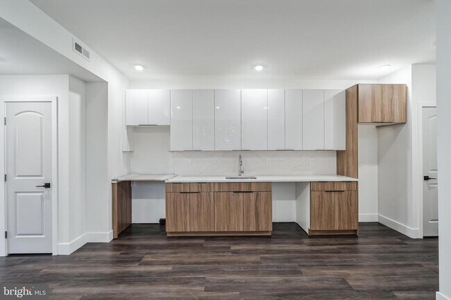 Photo - 5053 Ludlow St Unidad 1