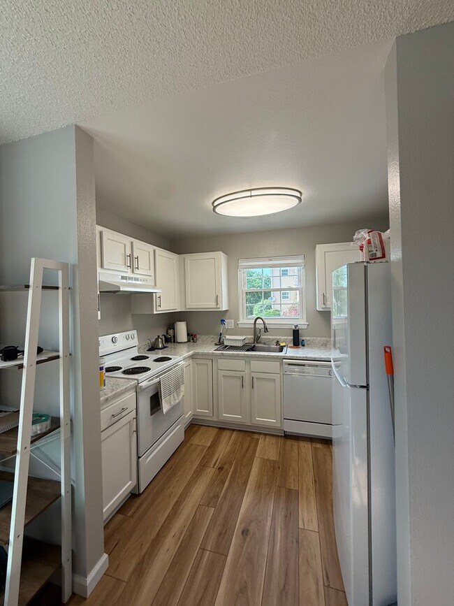 Photo - Spacious 2bd/2ba Condo- Lakewood CO, Available 7/10/26! Unit B
