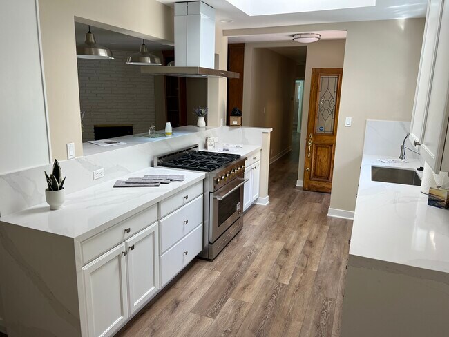 Kitchen - 3801 Longview Valley Rd