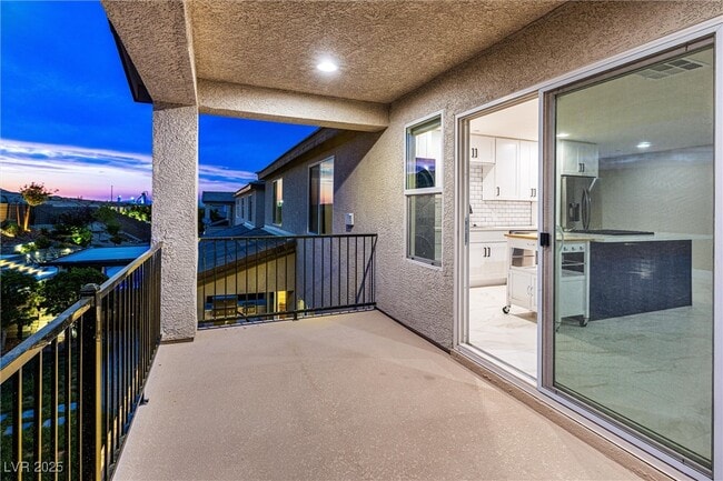 Photo - 4631 Amazing View St