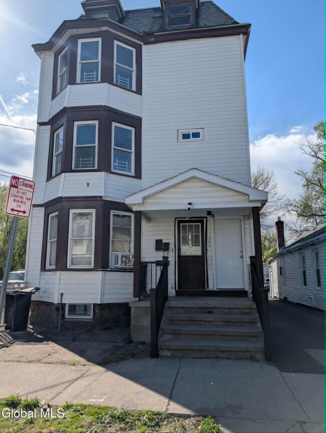 Building Photo - 120 Degraff St Unit 3