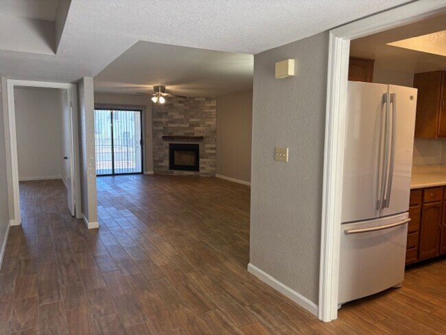 2 BEDROOM 2 BATH SINGLE LEVEL CONDO ON GRO... - 2 BEDROOM 2 BATH SINGLE LEVEL CONDO ON GRO...