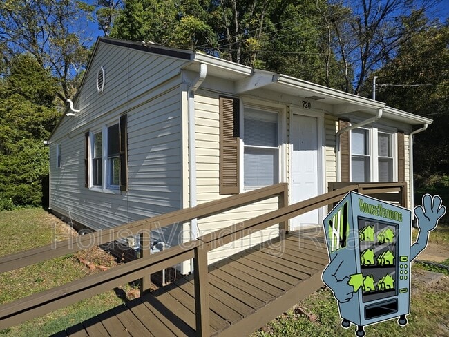 Building Photo - 720 Houston Ave