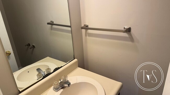 Photo - 1069 Kelly Dr