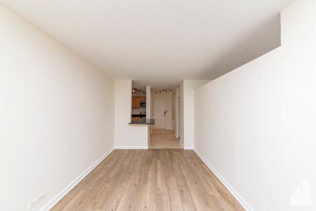 Photo - 777 N Michigan Ave