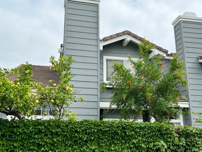 Building Photo - 13525 Almond St Rental