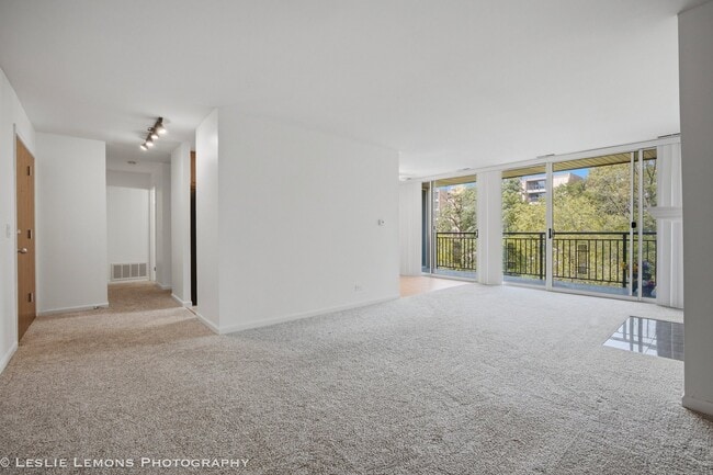 Photo - 6000 Oakwood Dr Unit 3H