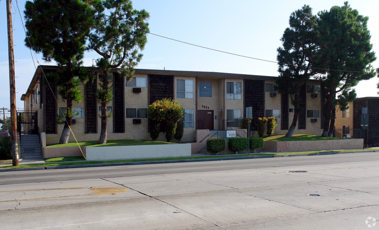 4029 W Rosecrans Ave - 4029 W Rosecrans Ave
