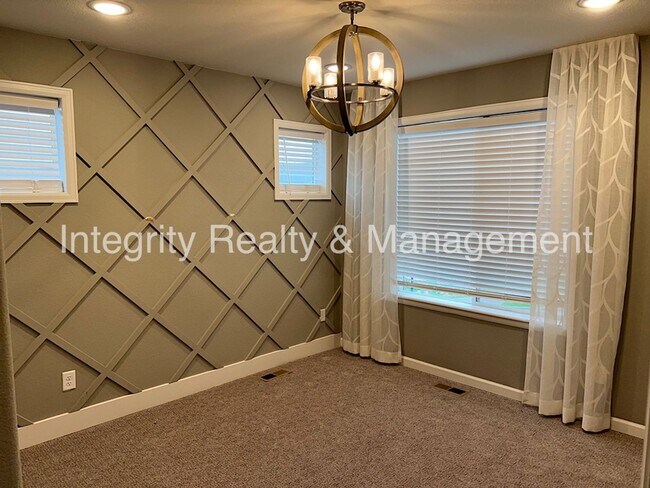 Photo - 1612 Castle Creek Cir